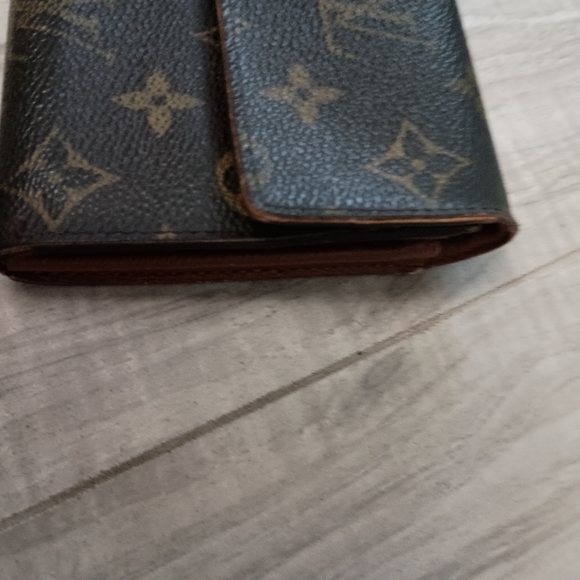 Authentic Louis Vuitton Long wallet - Picture 3 of 13